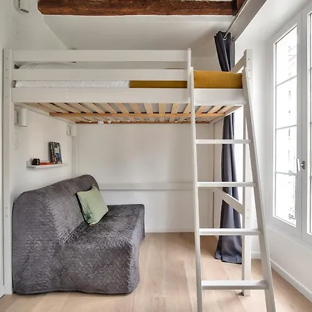Cosy Mezzanine In The Heart Of Parigi